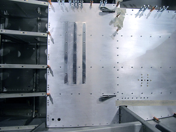 Attaching Baggage Bin Floors To Fuselage