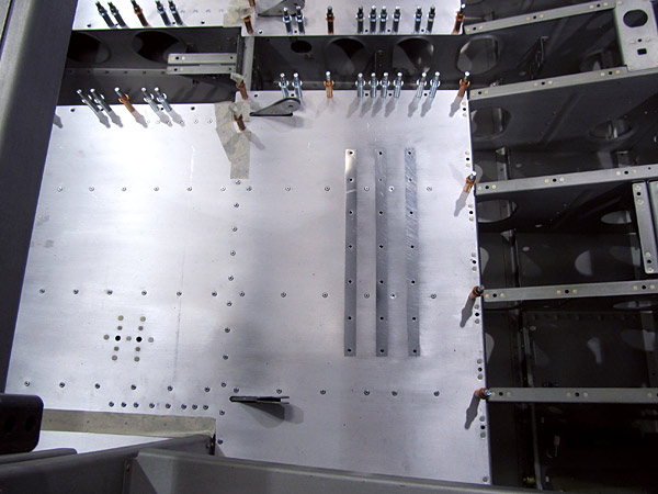 Attaching Baggage Bin Floors To Fuselage